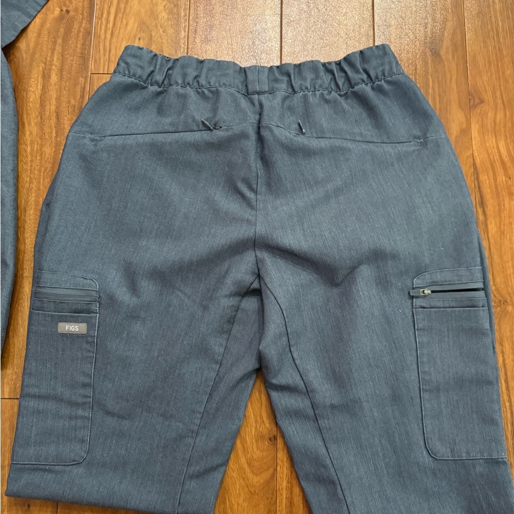 FIGS Denim Scrub Set - Picture 10 of 12